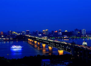 中國(guó)擁有大學(xué)生最多的城市,大學(xué)生人數(shù)近120萬(wàn),不是北京和上海